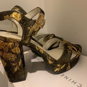 Anne Klein Floral Baroque Heel sz 8.5